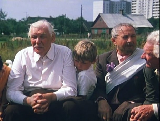 Кадры из Белые росы (1984)
