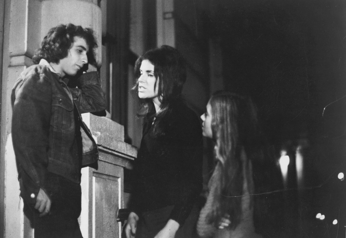 Кадры из Последний дом слева (1972)