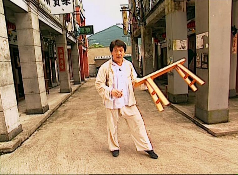 Кадры из Джеки Чан: Мои трюки (1999)