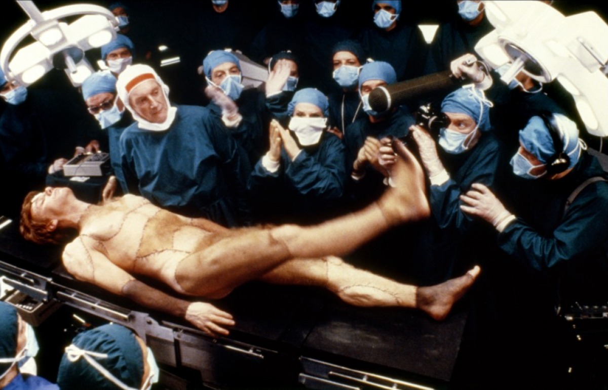 Кадры из Госпиталь «Британия» (1982)