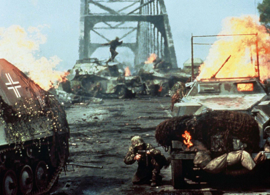 Кадры из Мост слишком далеко (1977)
