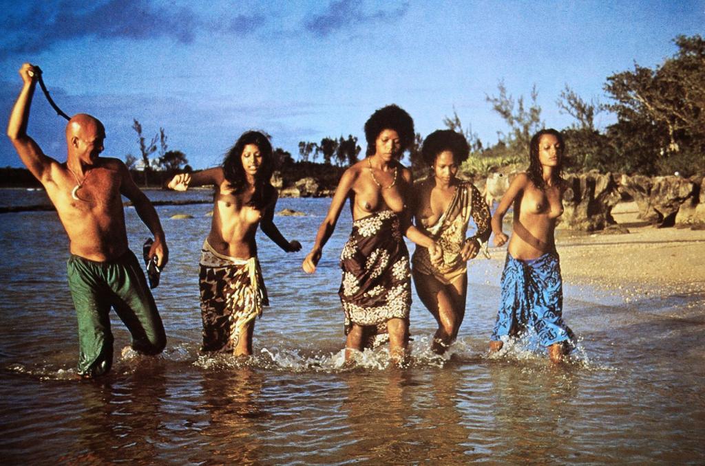Кадры из Остров 1000 удовольствий (1978)