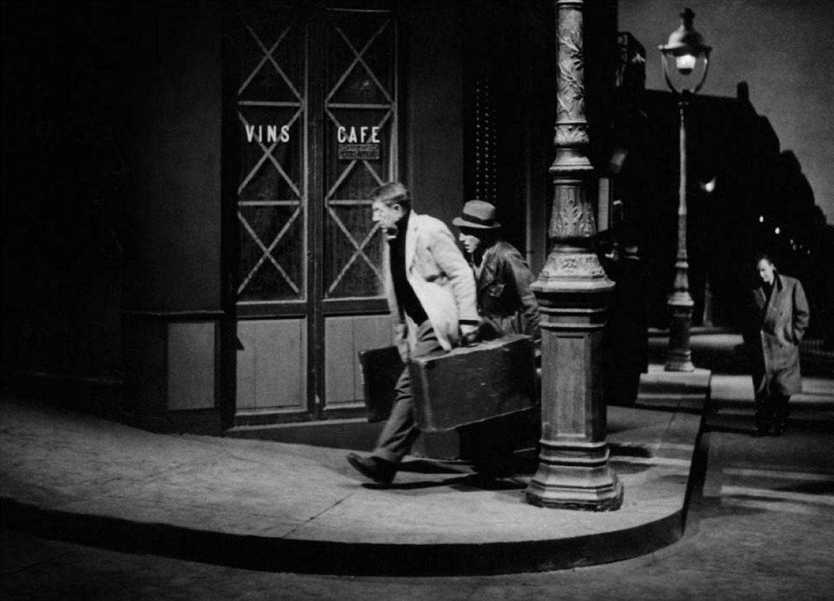 Кадры из Через Париж (1956)
