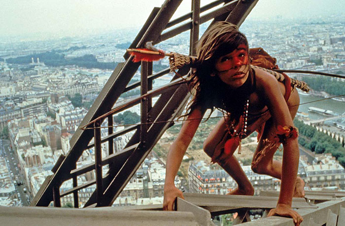 Кадры из Индеец в Париже (1994)