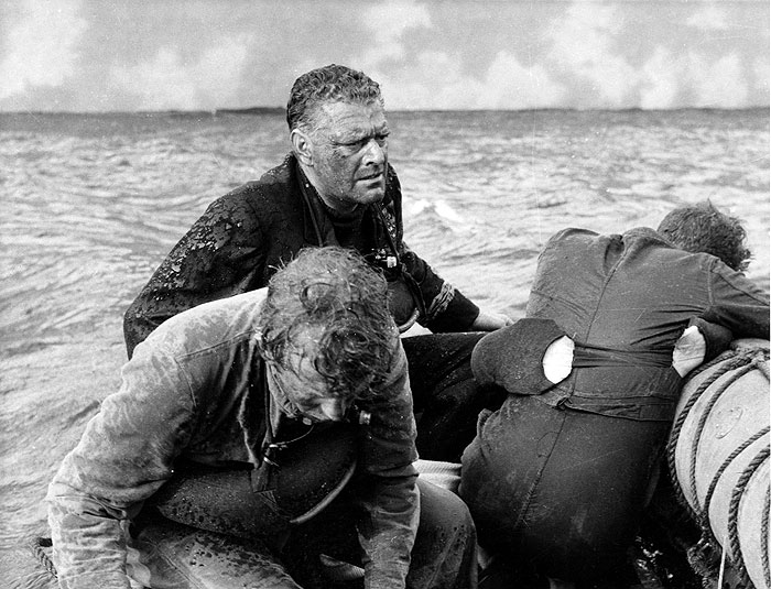 Кадры из Жестокое море (1953)