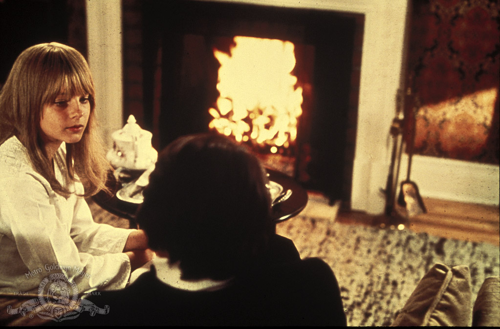 Кадры из Девочка из переулка (1976)