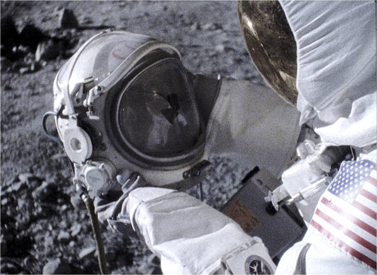 Кадры из Аполлон 18 (2011)