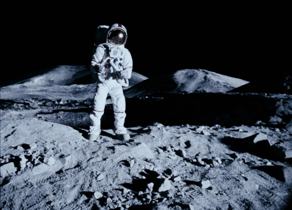Кадры из Аполлон 18 (2011)