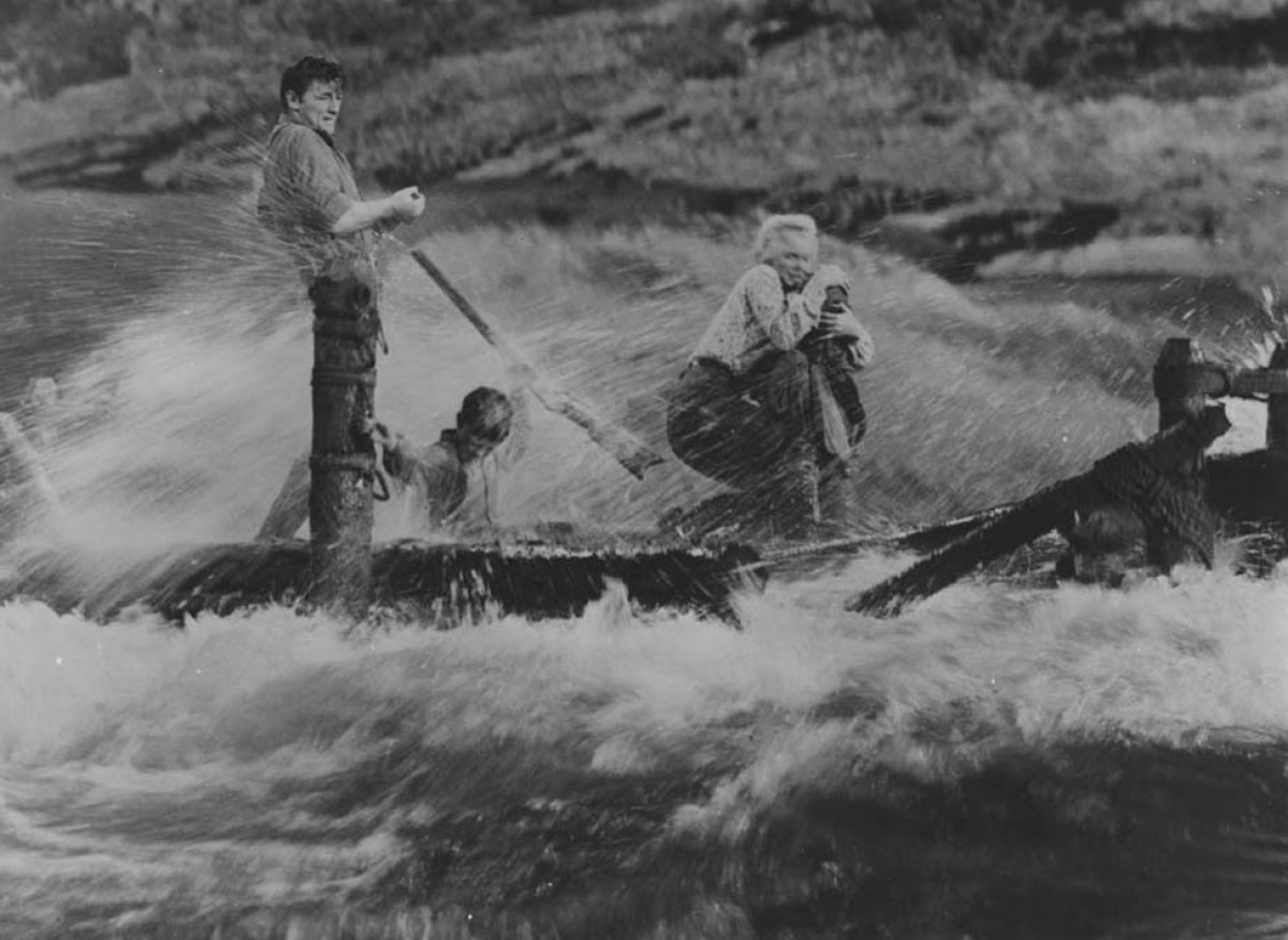 Кадры из Река не течет вспять (1954)