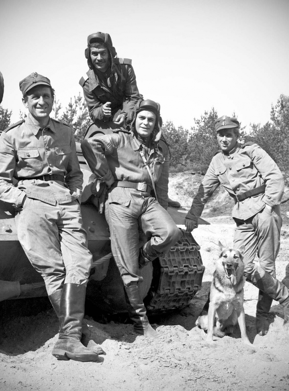 Кадры из Четыре танкиста и собака (1966)