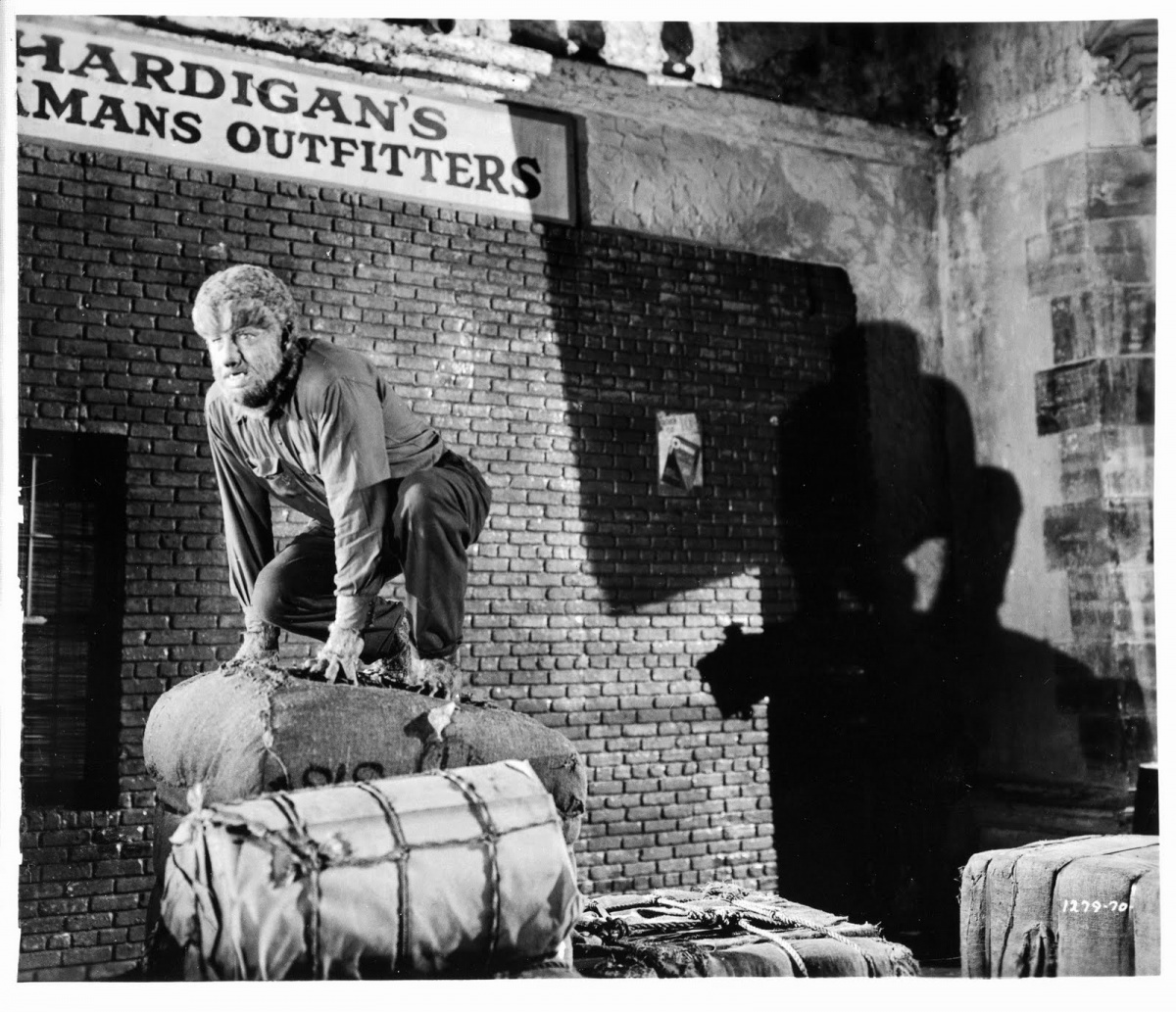 Кадры из Франкенштейн встречает Человека-волка (1943)