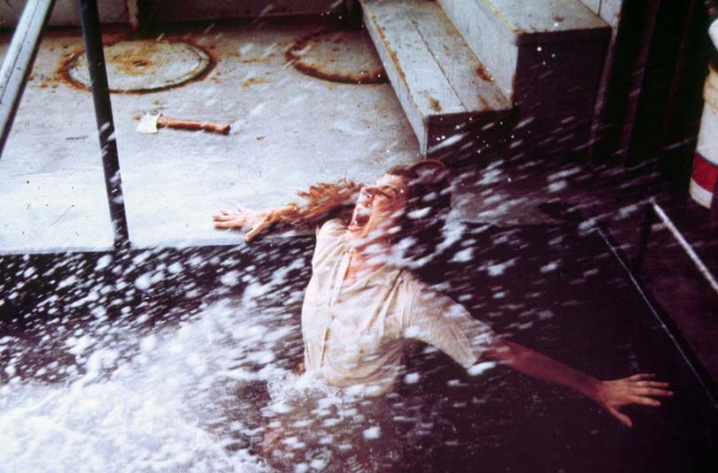 Кадры из Кровавая акула (1984)