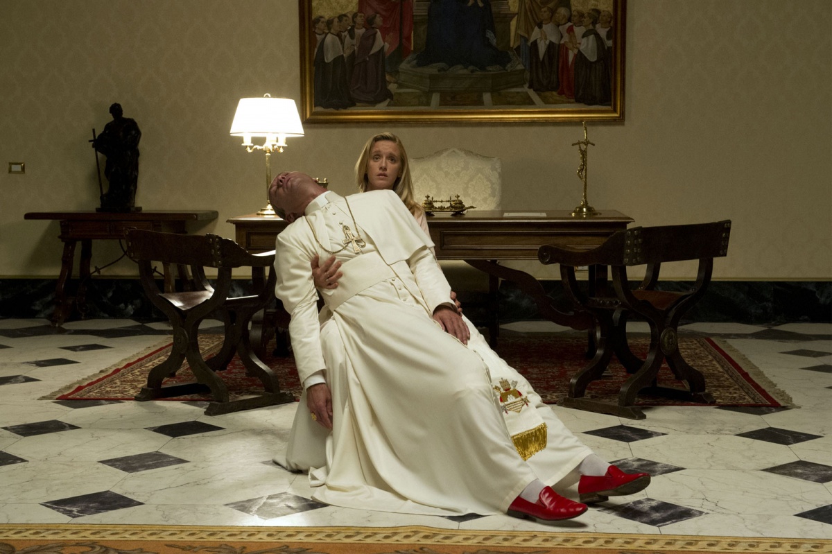 Кадры из Молодой Папа (2016)