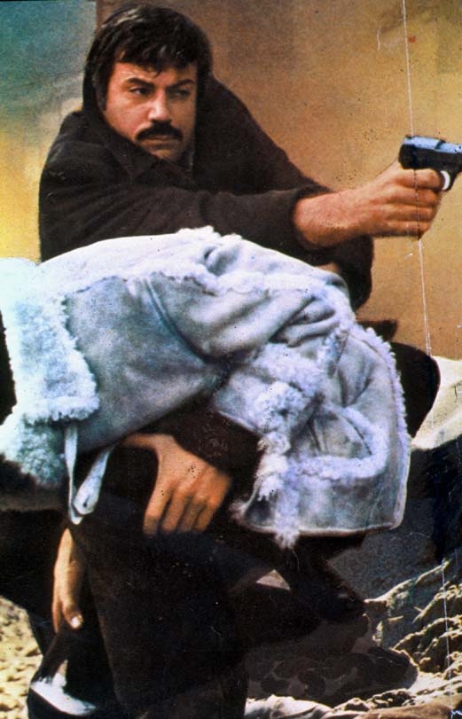 Кадры из Револьвер (1973)