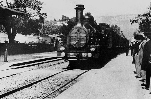 Кадры из Прибытие поезда на вокзал города Ла-Сьота (1896)