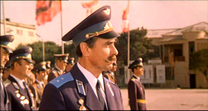 Кадры из Голубые молнии (1978)