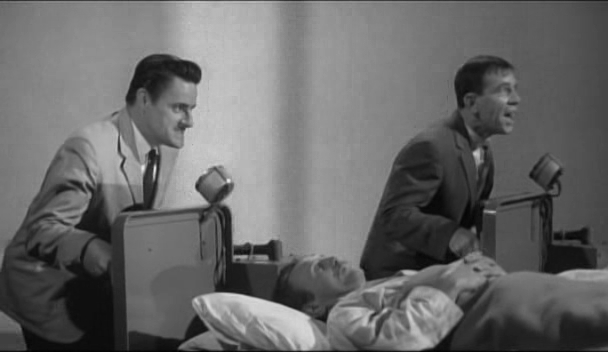 Кадры из Приключения Питкина в больнице (1963)